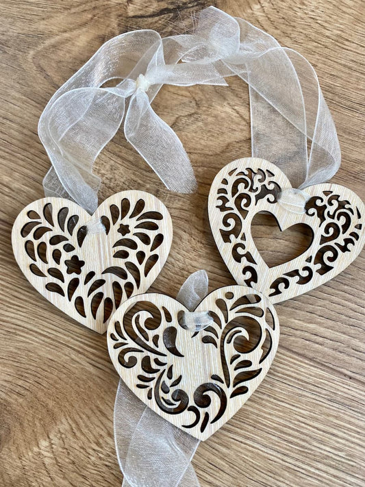 Déco COEURS découpés en bois à suspendre
