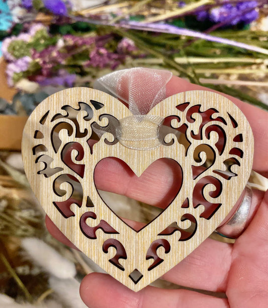 Déco COEURS découpés en bois à suspendre